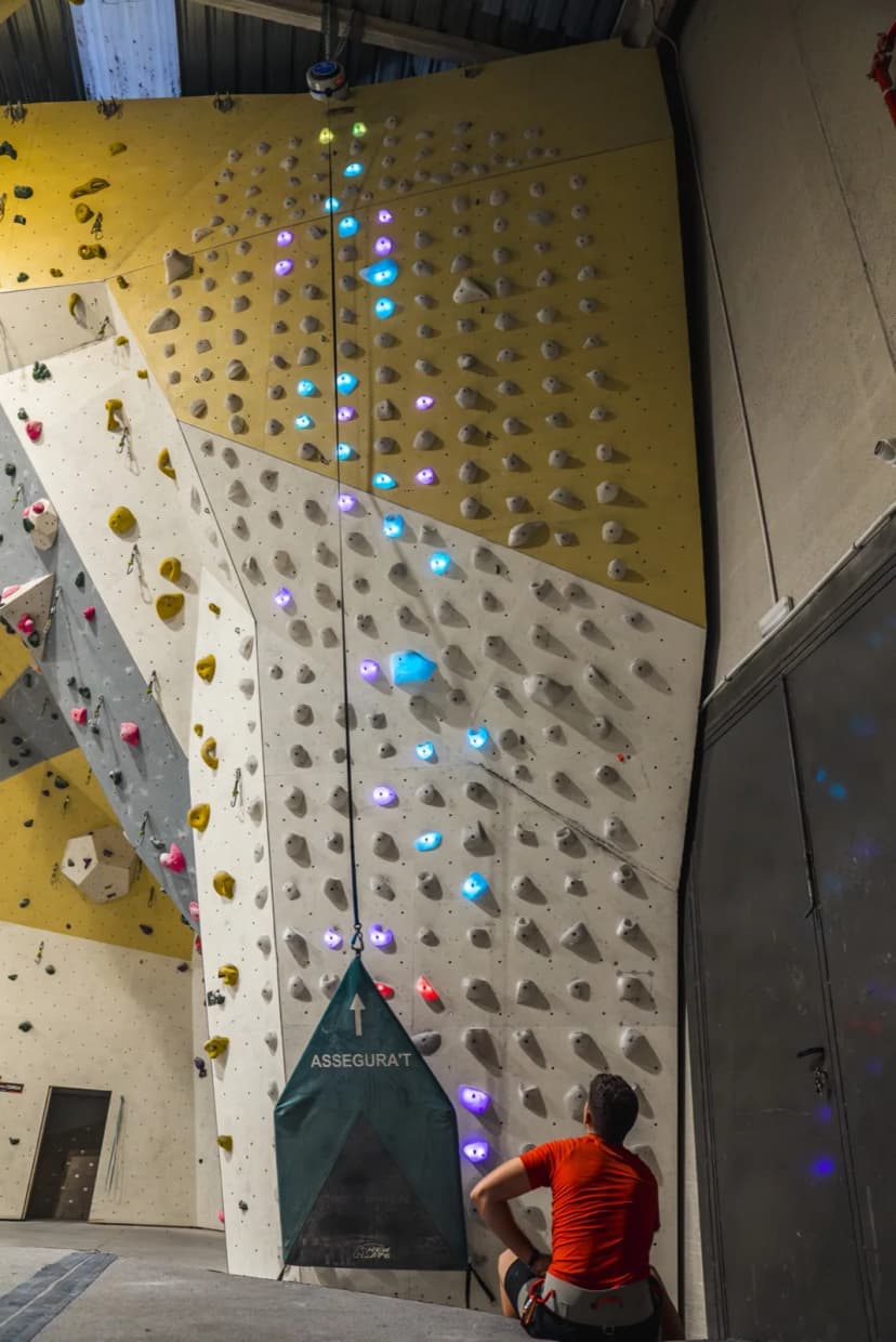 Pared de vías con autoasegurador de Shiny Wall en Indoorwall Vic
